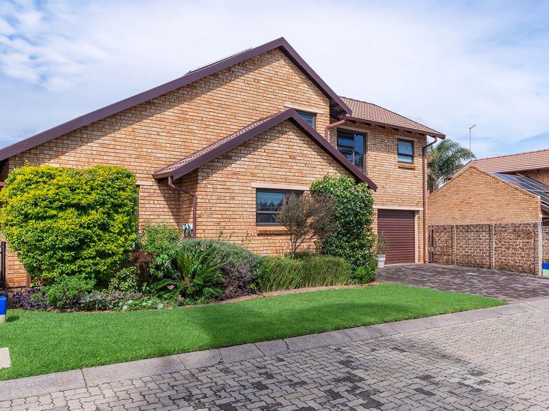 Stunning 3 bedroom 2 bathroom family home for sale in Pomona - Photo 2