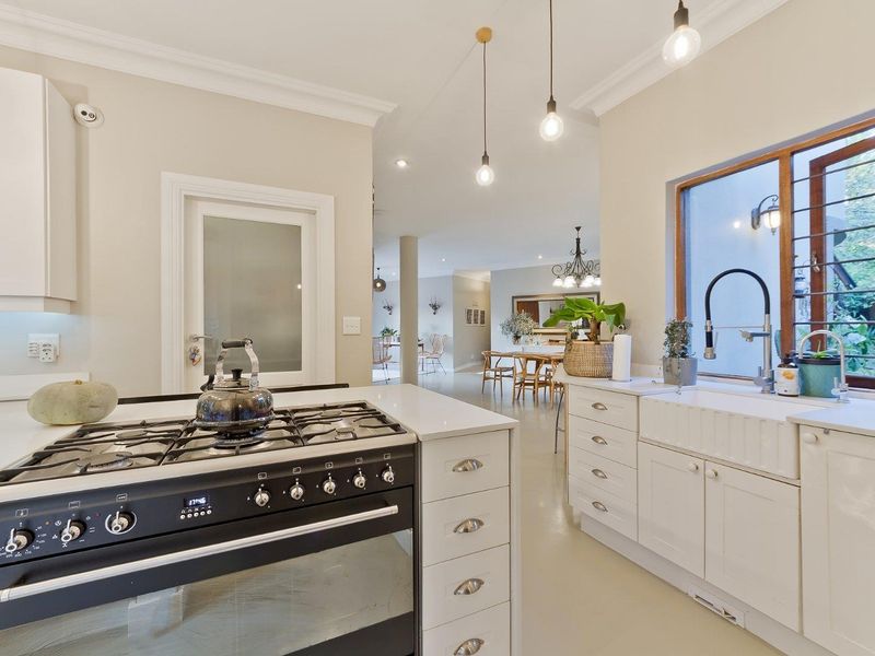 PERFECTLY PRIVATE ENTERTAINER HOME, OOZING WITH CHARACTER AND CHARM WITH A GORGEOUS BREATH-TAKING VIEW - Photo 8