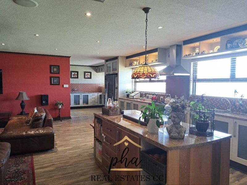 Entertainer’s Delight!!!! Spacious 5 bedr family home with indoor pool for sale in Walvis Bay, selling for N$10.5 mil - Photo 7