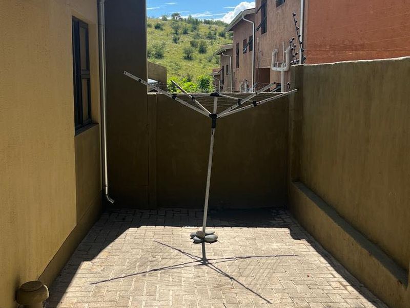 Modern Two bedroom town house for sale in Otjomuise 4 - Photo 8