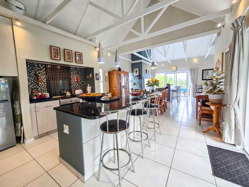 Elegant architectural family home with flatlet for sale in Stilbaai-Wes. - Photo 4