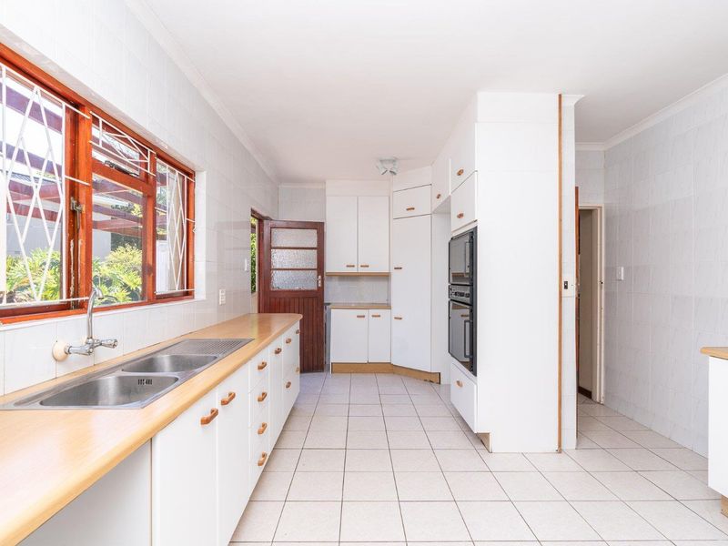 OPPORTUNITY KNOCKS IN PRIME LOCATION - Photo 8