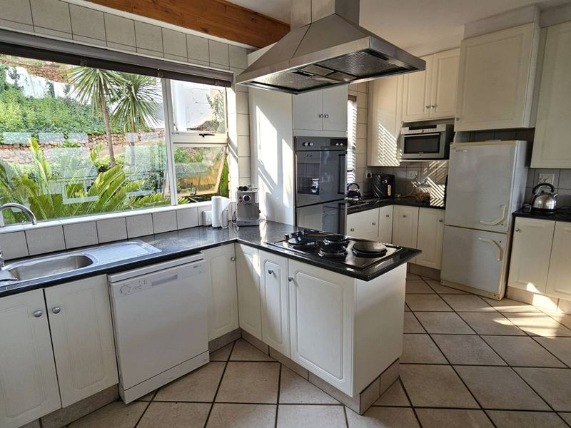 Executive 3 Bedroom Multi Level House in Kosmos - Photo 9