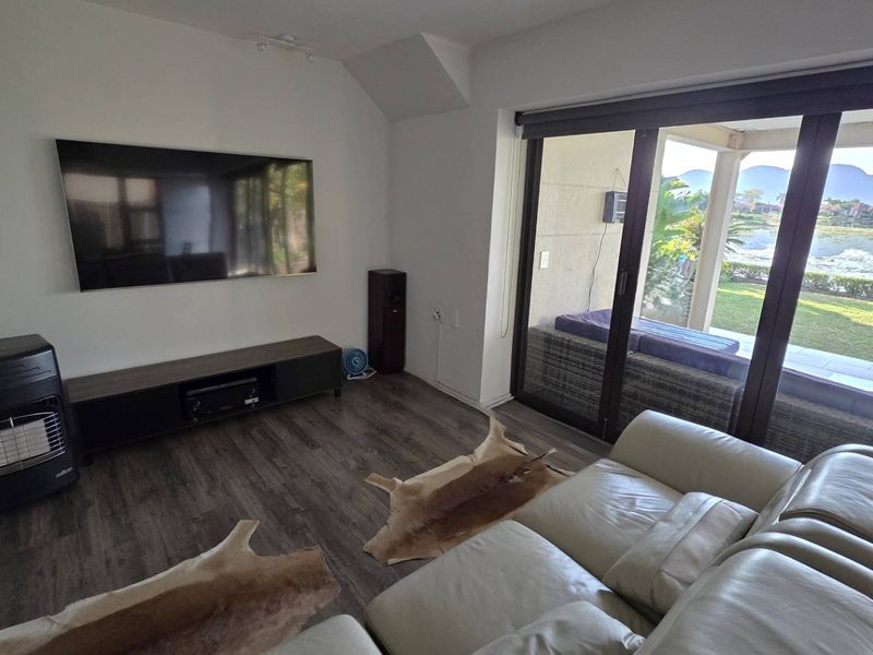 3 Bedroom 4 Bathroom Water Front Furnished Townhouse - Photo 7