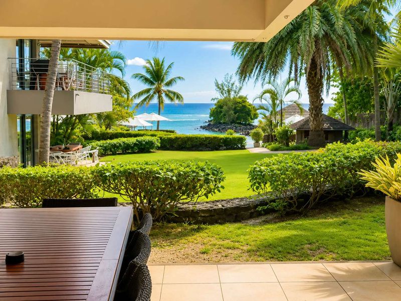 EXCEPTIONAL BEACHFRONT LIVING - Photo 1