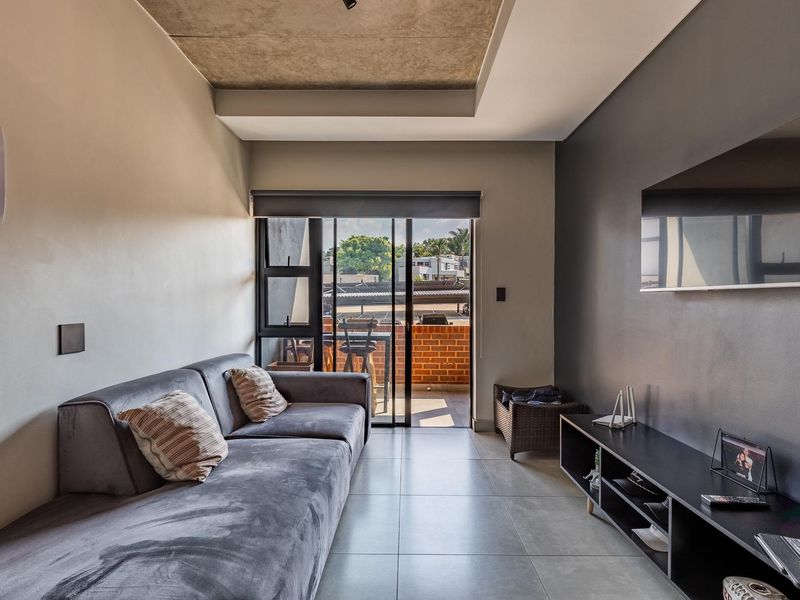 Modern 1-Bedroom Apartment in the Heart of Waterkloof - Photo 4