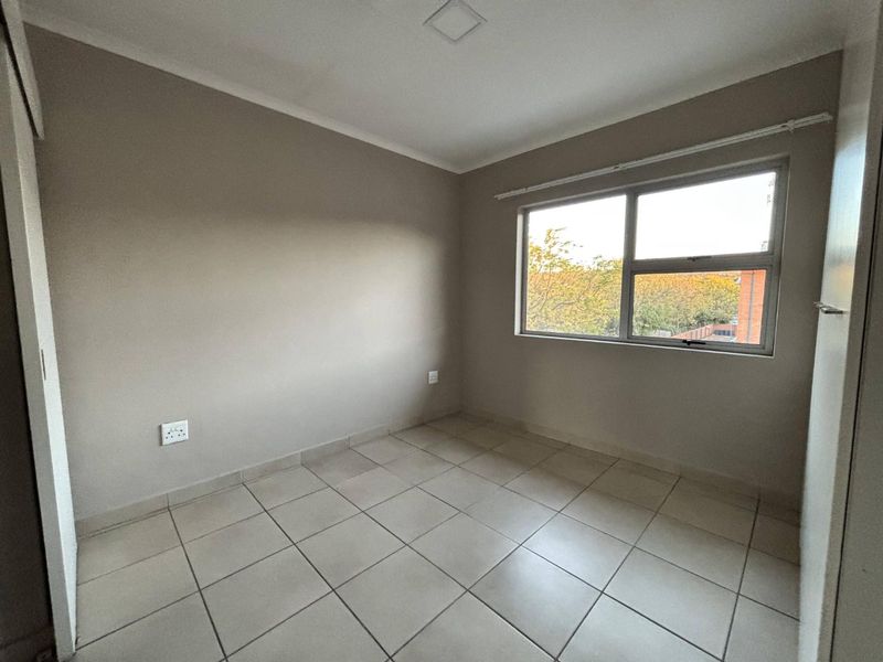 Modern apartment in a secure complex. - Photo 9