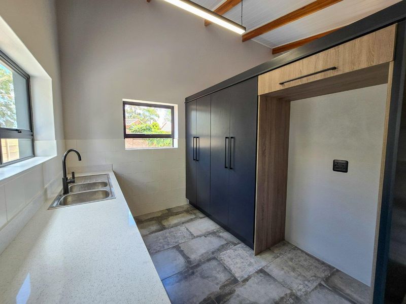 Ultra modern, one-of-a-kind three bedroom family home. - Photo 8