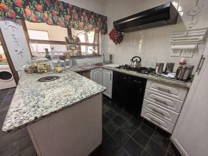 Comfortable Living Close to Amenities in Desirable Fraaiuitsig - Photo 9