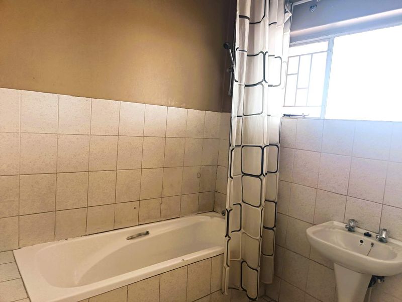 Bright 1-Bedroom Flat with Balcony - Photo 10