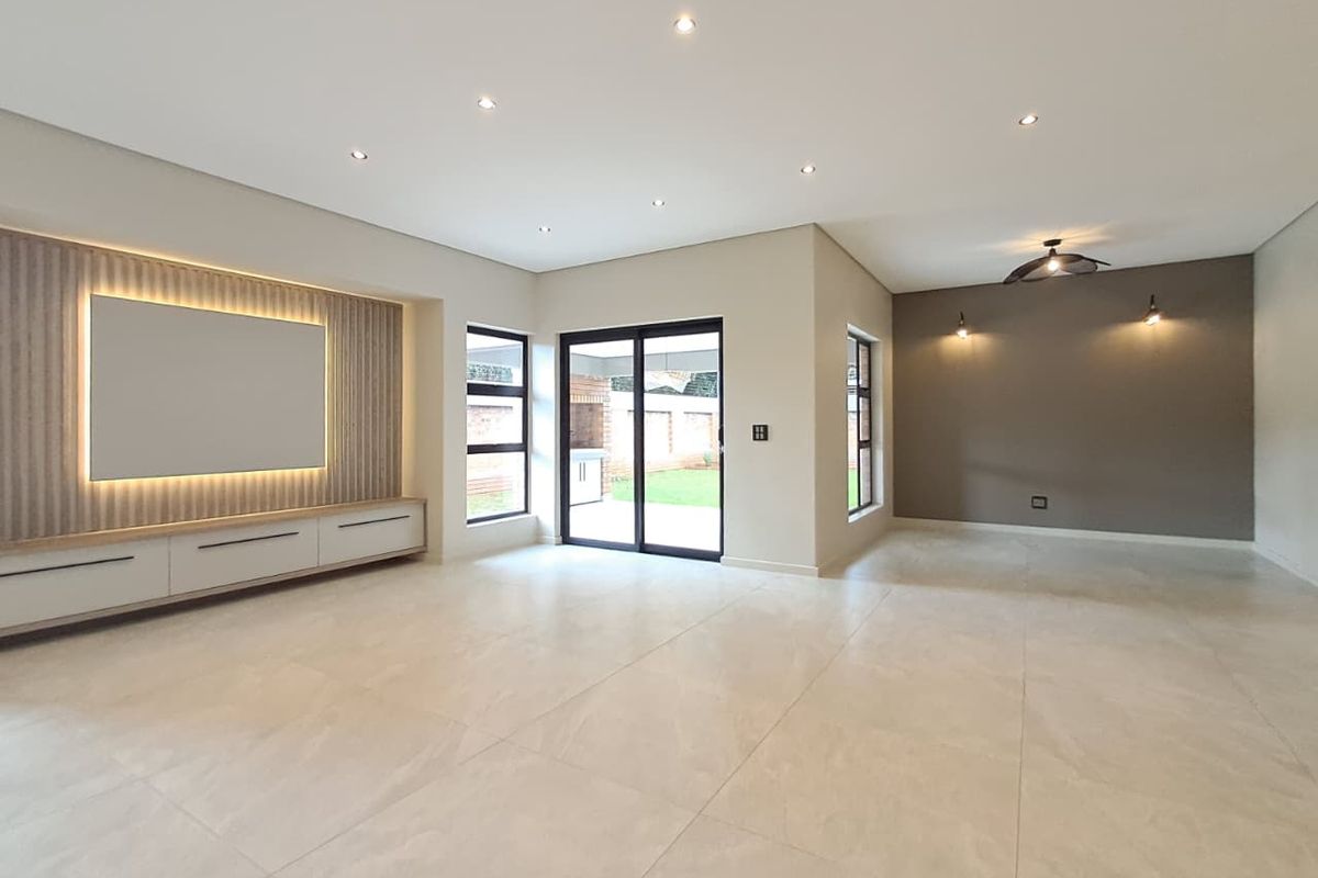 3 Bedroom Cluster in Brackenhurst - Photo 3