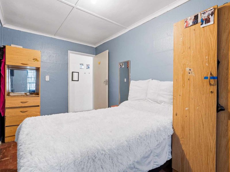 FREE STANDING ENCLOSED CORNER HOME - IN BEACON VALLEY - Photo 8