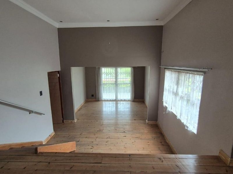 Extremely Urgent - Photo 10