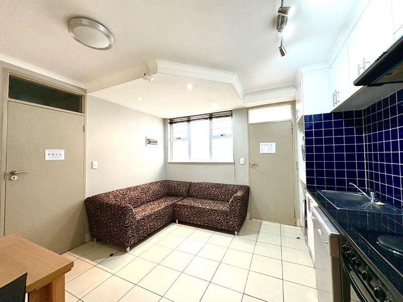 Student Apartment walking distance from UOVS - Photo 3