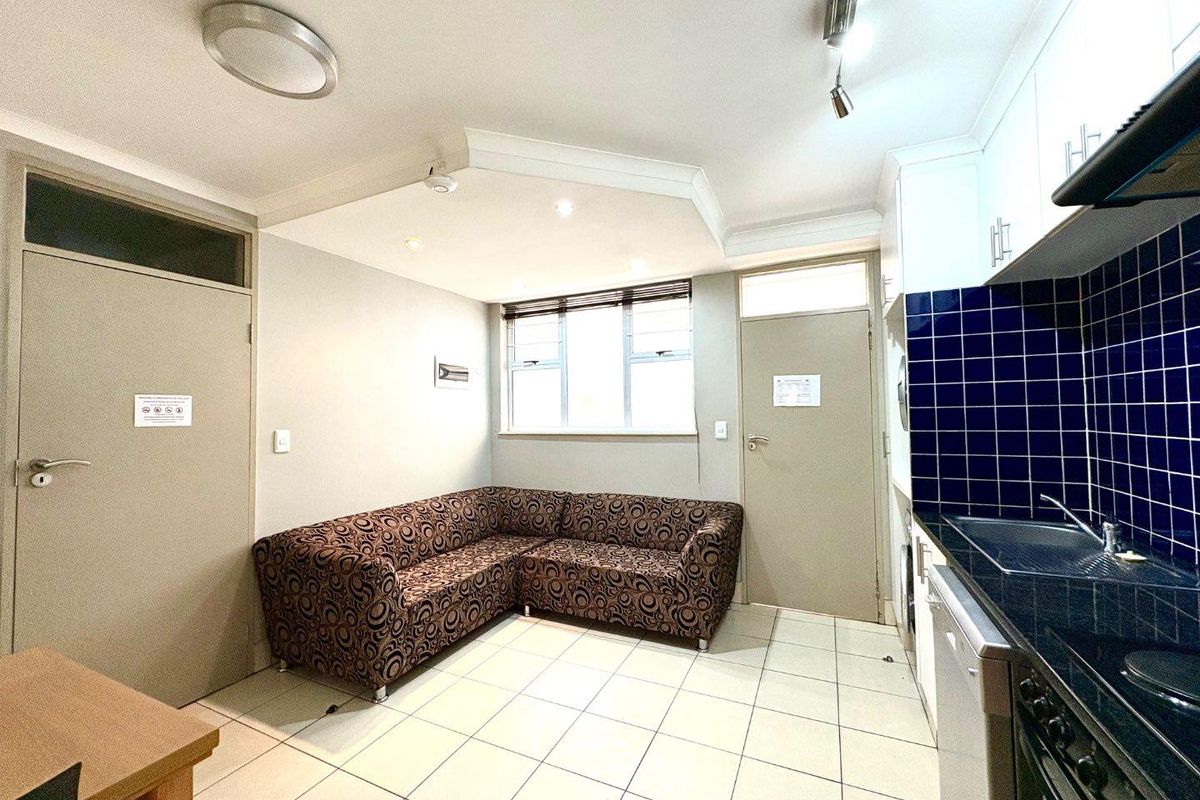 Student Apartment walking distance from UOVS - Photo 3