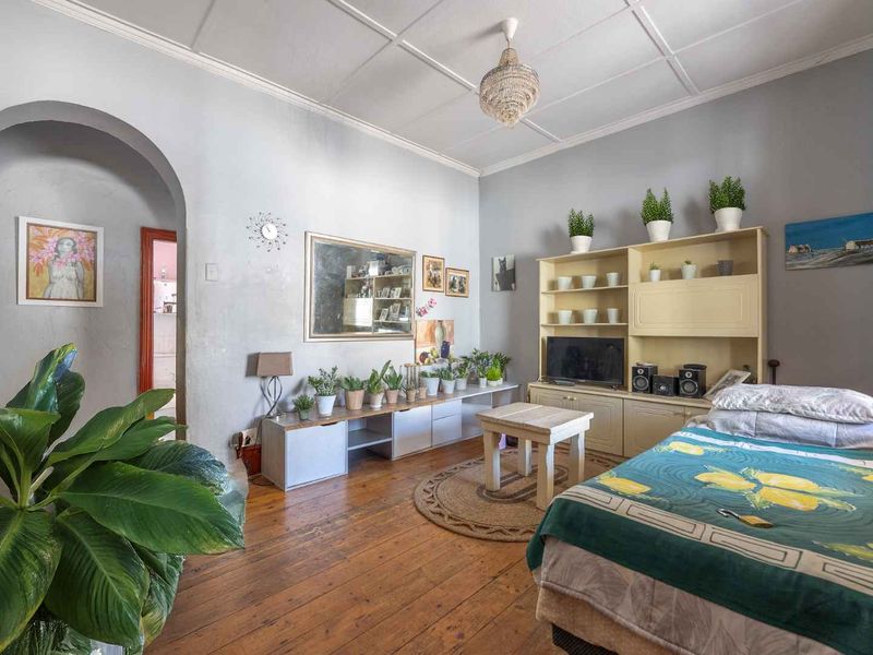 Renovators Dream Home - Photo 6