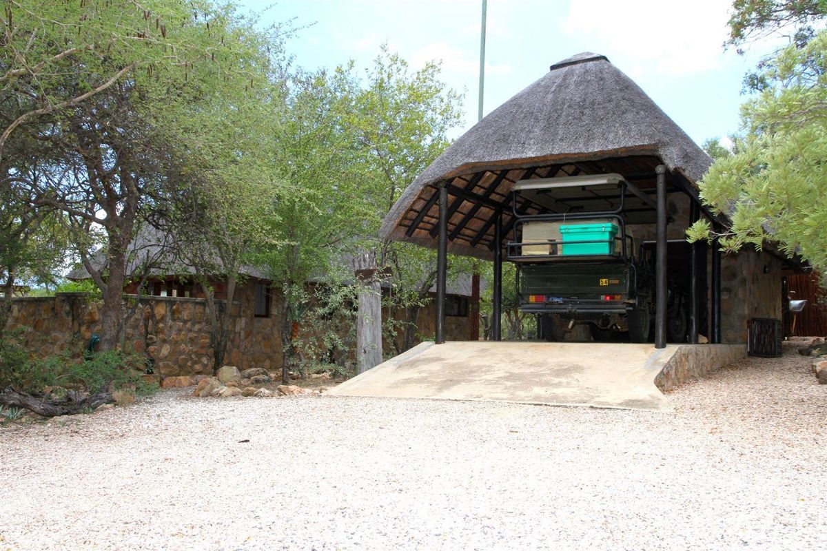 Furnished bush home with stunning mountain view - Photo 2