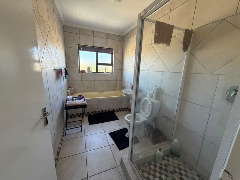 2 BEDROOM APARTMENT FOR SALE - ROCKY CREST - Photo 5