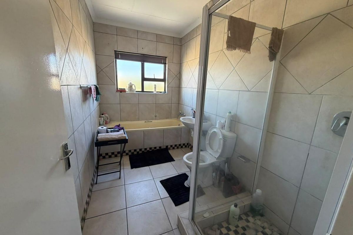 2 BEDROOM APARTMENT FOR SALE - ROCKY CREST - Photo 5