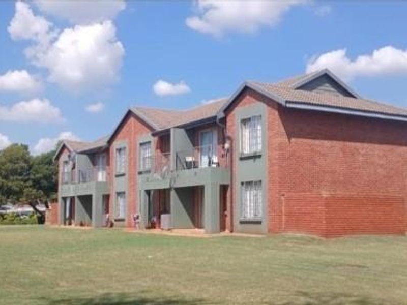 Well Maintained 2 Bedroom Apartment - Photo 2