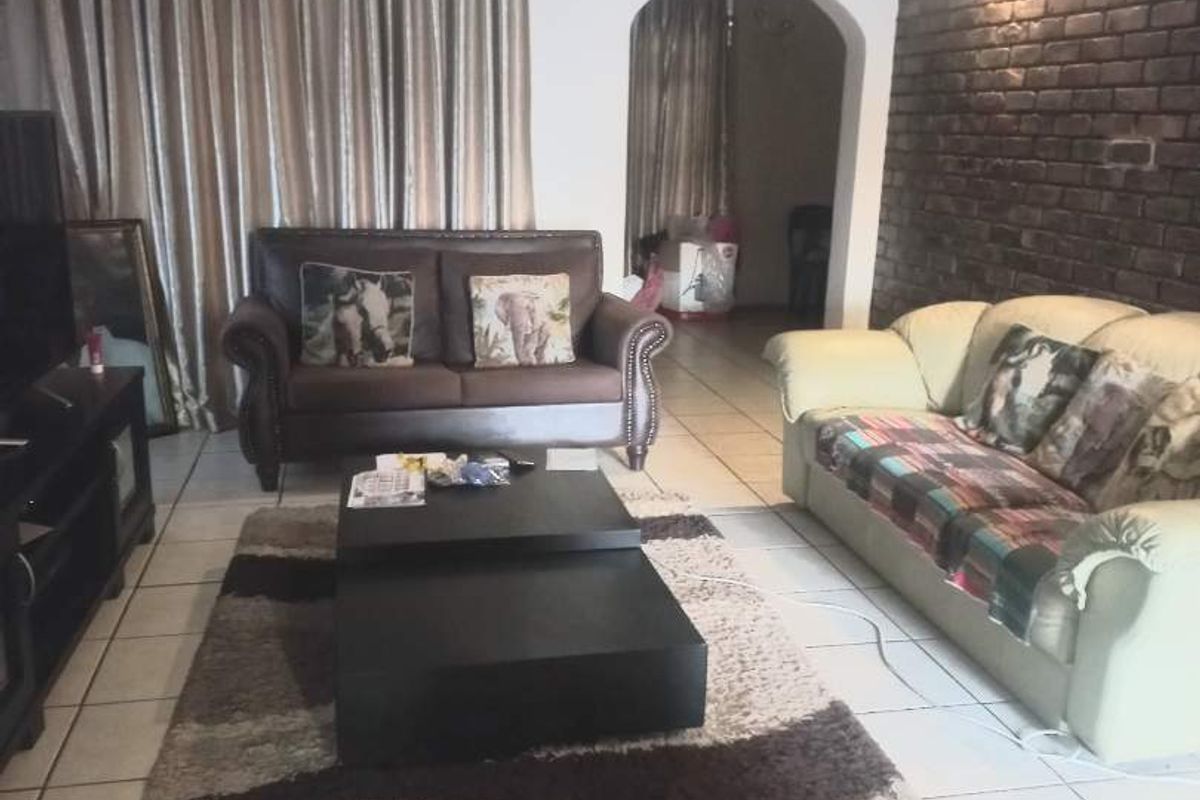 Charming Fixer Upper - Photo 4