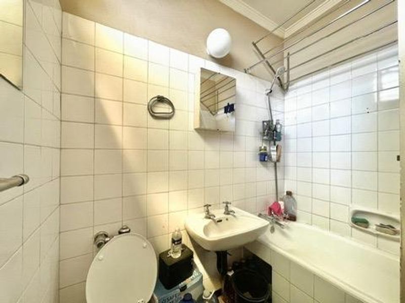 Excellent location for investment - Photo 8