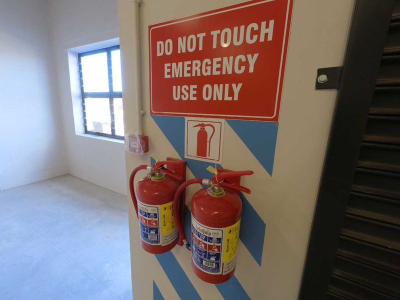 121sqm Warehouse space to let - Montague Gardens - Photo 7