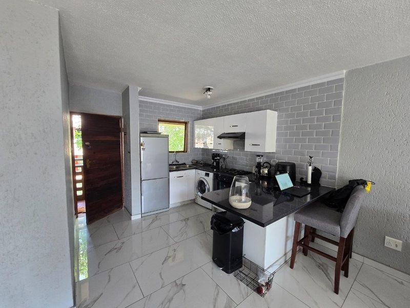 Townhouse For Sale in New Market Park, New Market, Alberton - Photo 6