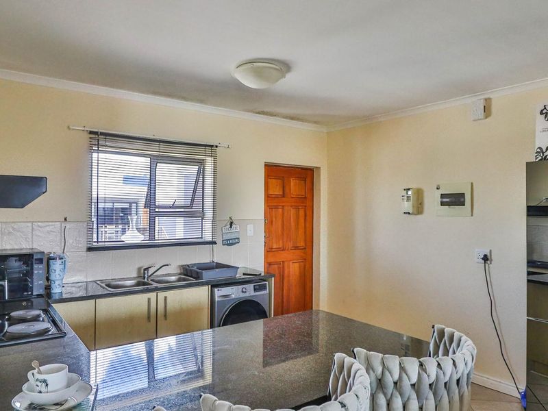 Live & earn: Excellent income property by Hartenbos - Photo 9