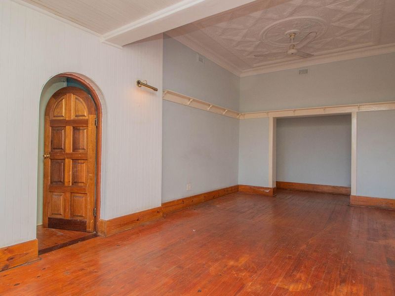 5 Bedroom family home in  the enclosed area of Westdene - Photo 3