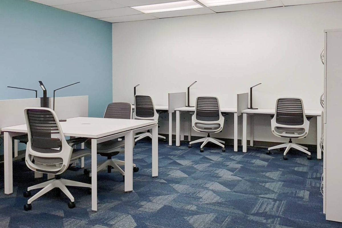 Move into ready-to-use serviced office space for 10 persons in HQ Thornhill Office Park - Photo 3