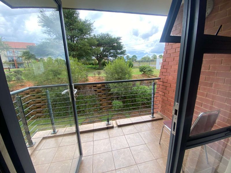 Bachelor Apartment in Ruimsig - Great Investment! - Photo 2