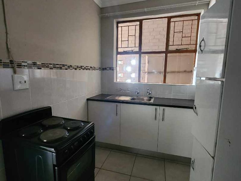 2.5 Bedroom Apartment To Rent in Jan Niemand Park, Pretoria - Photo 6