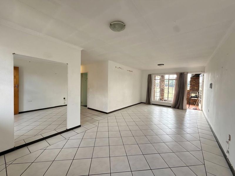 Unlock Value in Elarduspark: 2-Bed, 2-Bath Unit with Great Potential - Photo 2