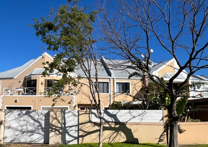 Property #2269625, Townhouse Sold in Paradyskloof