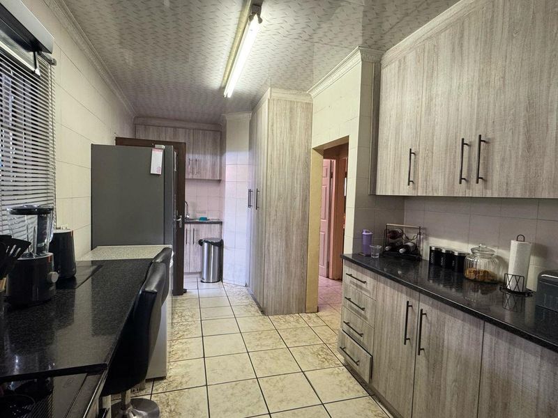 House with a flat for sale in Homevale - Photo 7