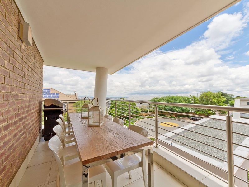 CORNER UNIT IN POPULAR COMPLEX CENTRALLY LOCATED IN BRYANSTON, WITH THE MOST MAGNIFIECIENT VIEWS OF THE MAGALIESBURG MOUNTAINS - Photo 2
