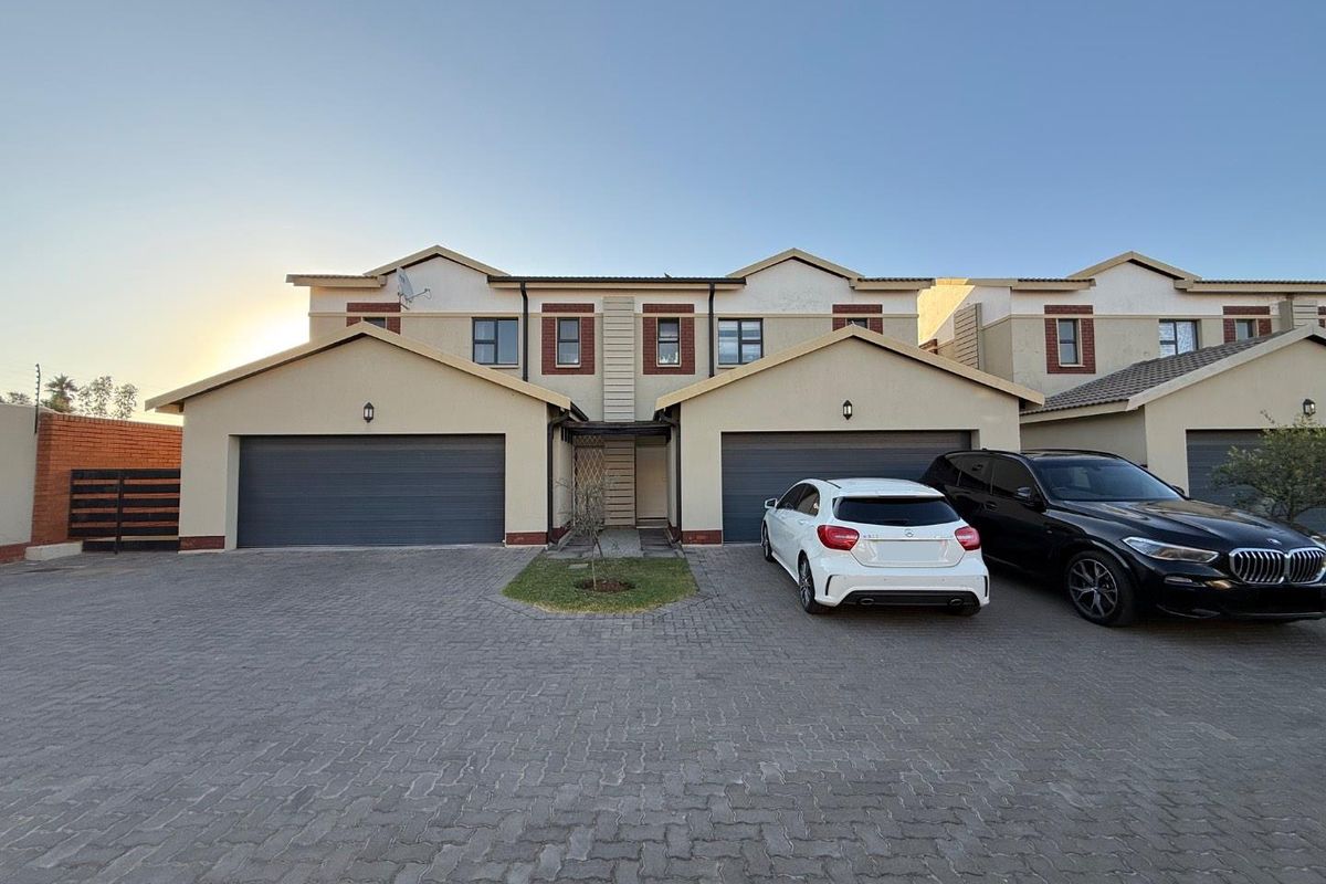 Stylish 3-Bedroom Semi-Detached Duplex with Private Garden and Modern Finishes - Photo 2