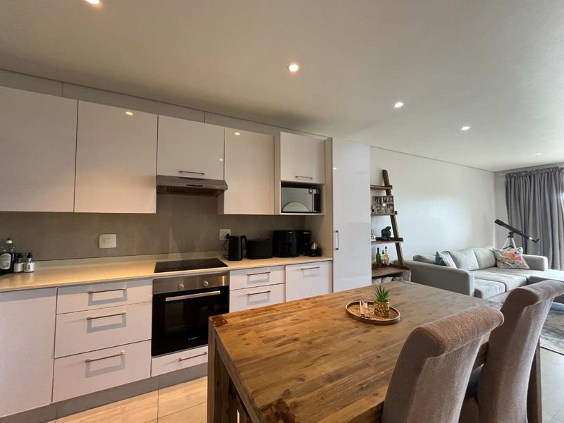 Modern 2 Bedroom, 2 Bathroom Apartment for Sale - Photo 4