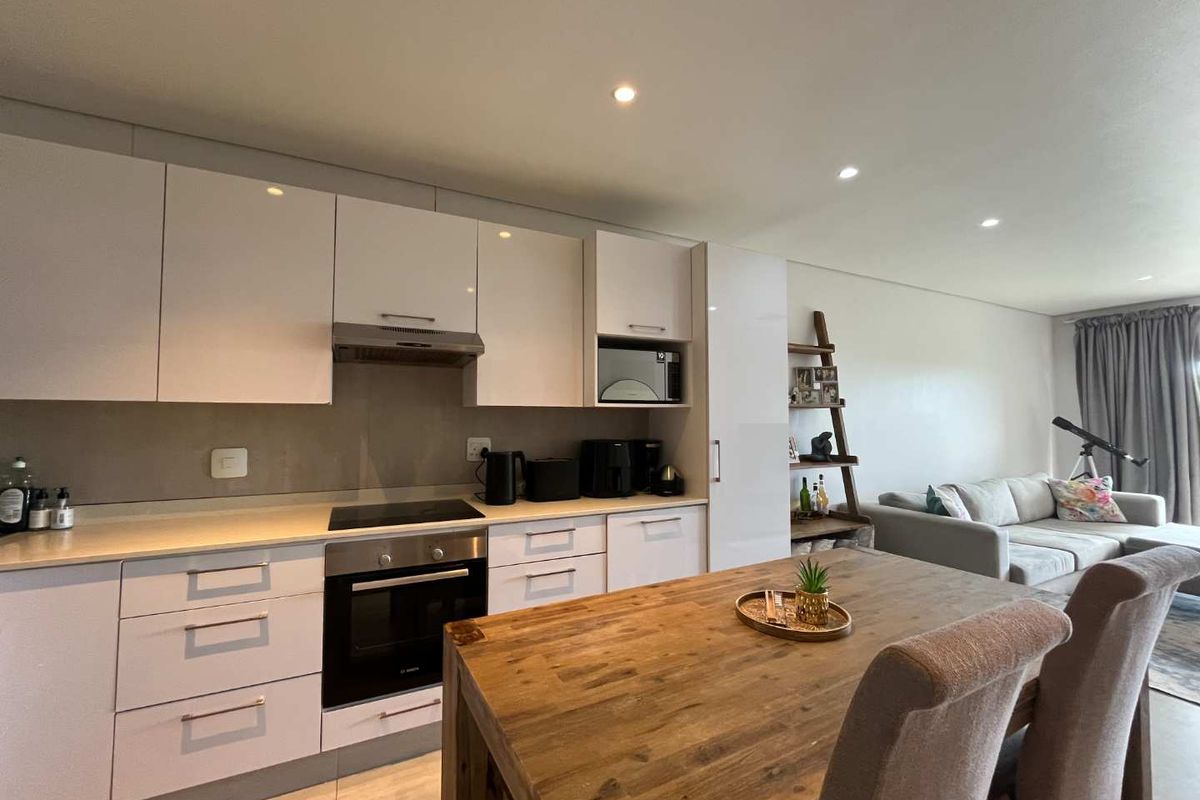 Modern 2 Bedroom, 2 Bathroom Apartment for Sale - Photo 4