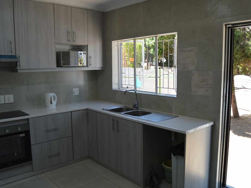 Modern 5 Bedroom Family Home For Sale  in Mulbarton. - Photo 10