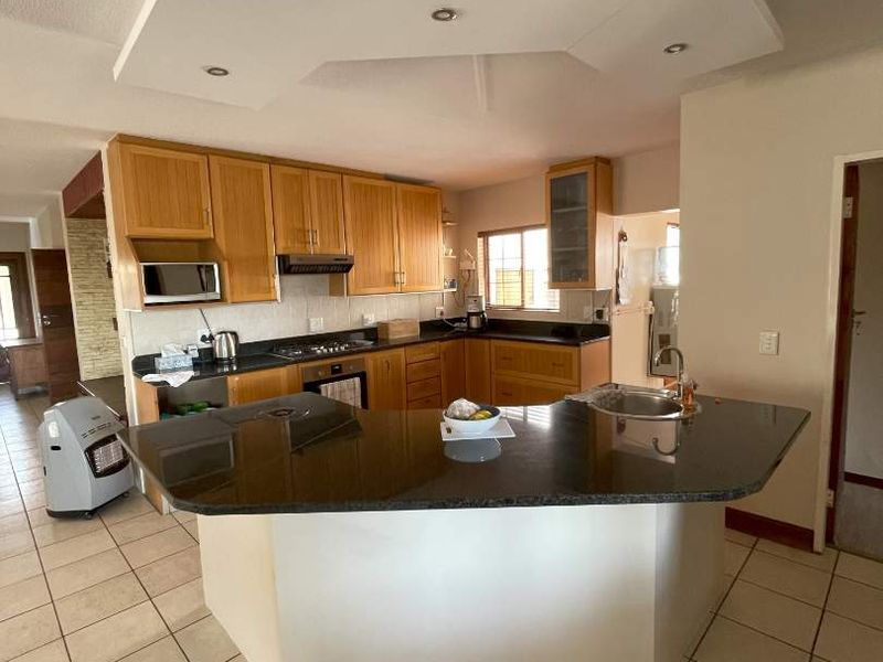 Family home - Owners relocating - Photo 5