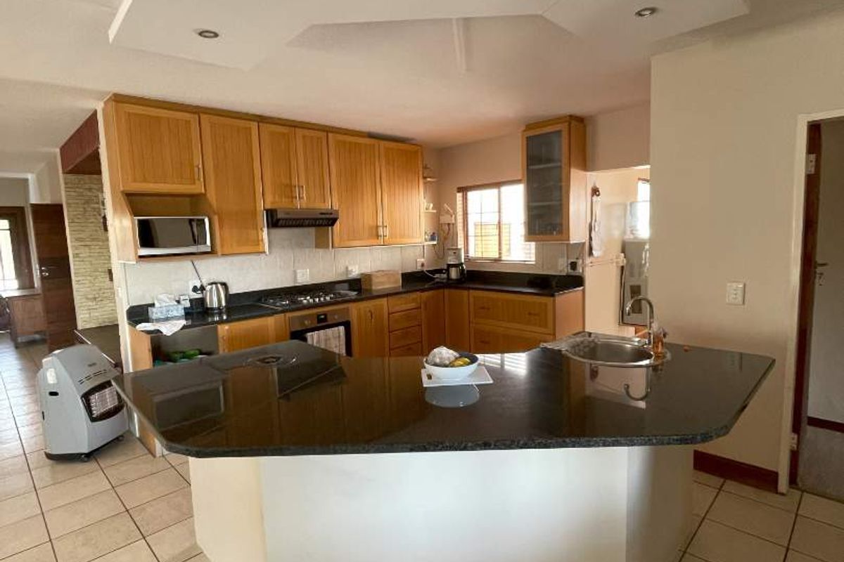 Family home - Owners relocating - Photo 5