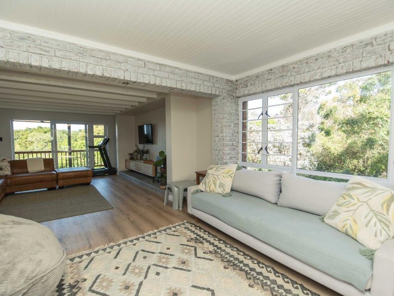 Stunning Renovated Family Home with Breathtaking Valley Views - Photo 7