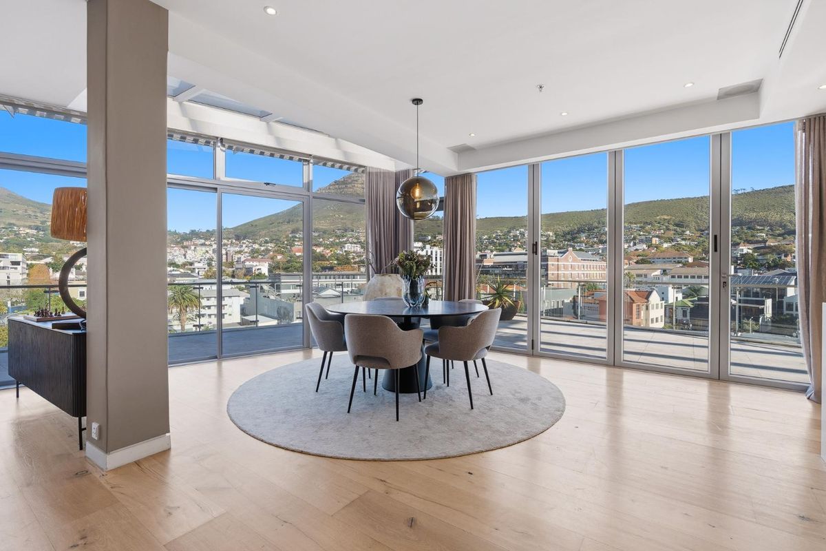 Luxury Penthouse with 180° Table Mountain Views – Available Sept 2026 - Photo 2