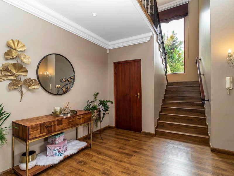 Classical family home in tranquil Kyalami Estate - Photo 4