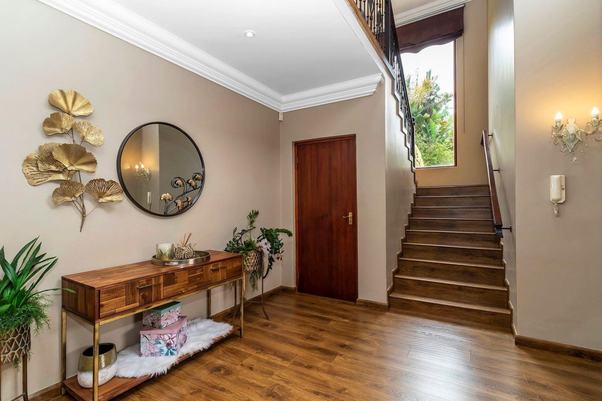 Classical family home in tranquil Kyalami Estate - Photo 4