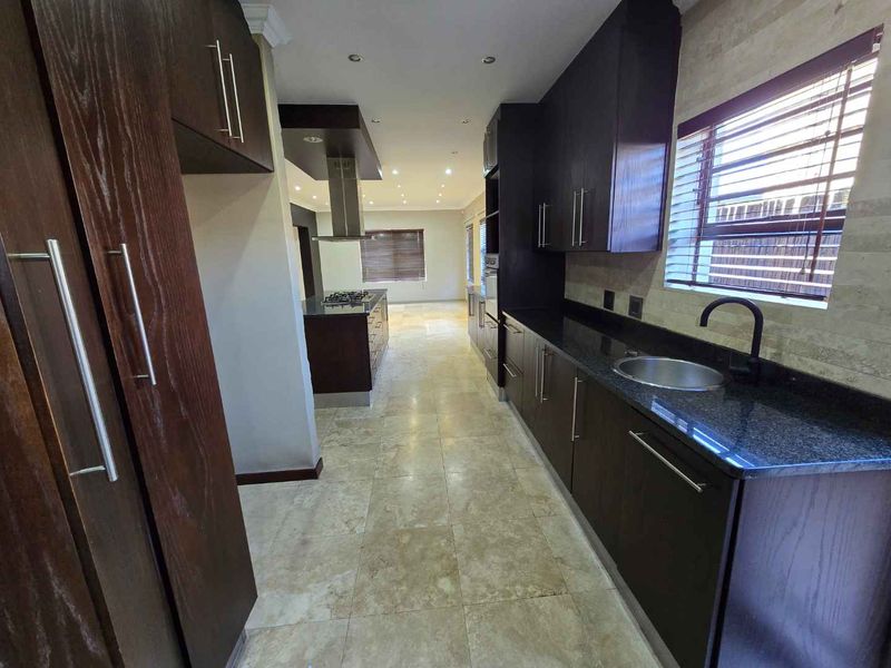 Eco-Friendly Luxury | Seamless Off-Grid Living with Solar, Inverter, & Backup Battery - Photo 5