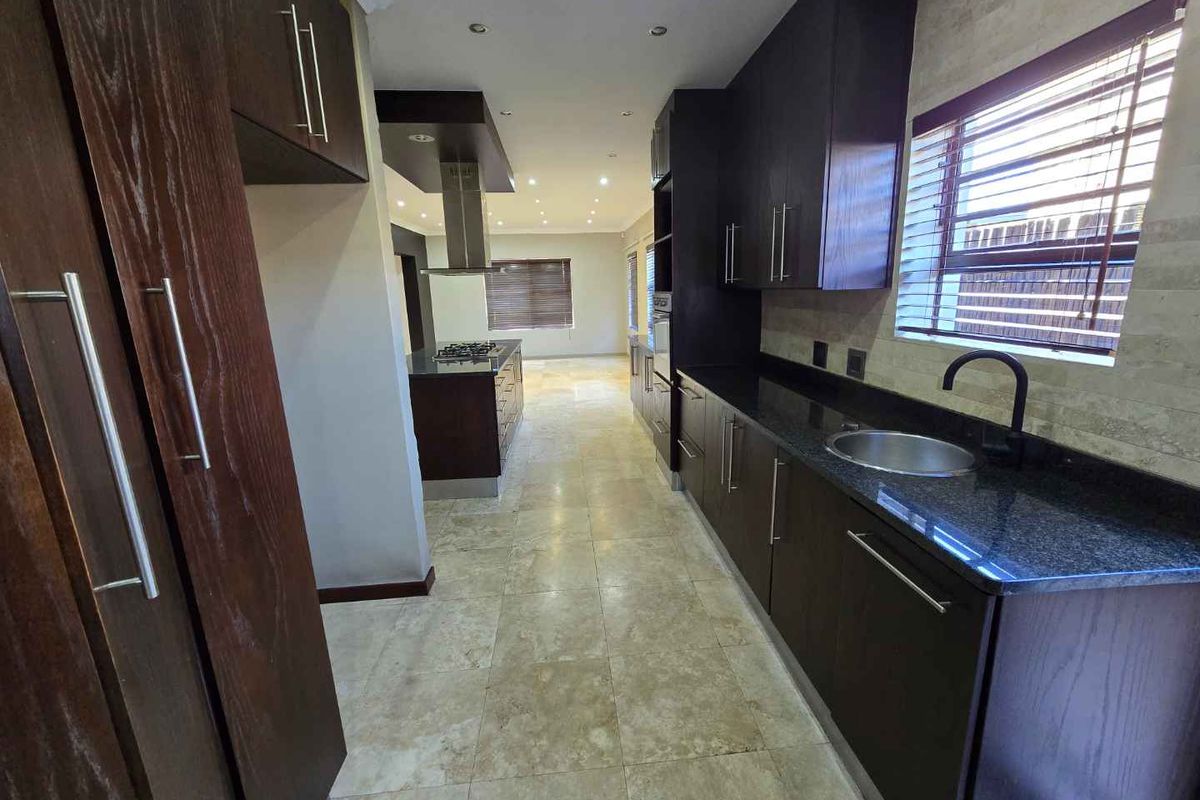 Eco-Friendly Luxury | Seamless Off-Grid Living with Solar, Inverter, & Backup Battery - Photo 5