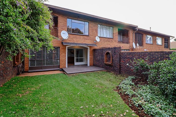 Property #2498886, Townhouse For Sale in Bedford Gardens